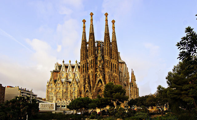 American: Los Angeles – Barcelona, Spain.  $516 (Basic Economy) / $686 (Regular Economy). Roundtrip, including all Taxes